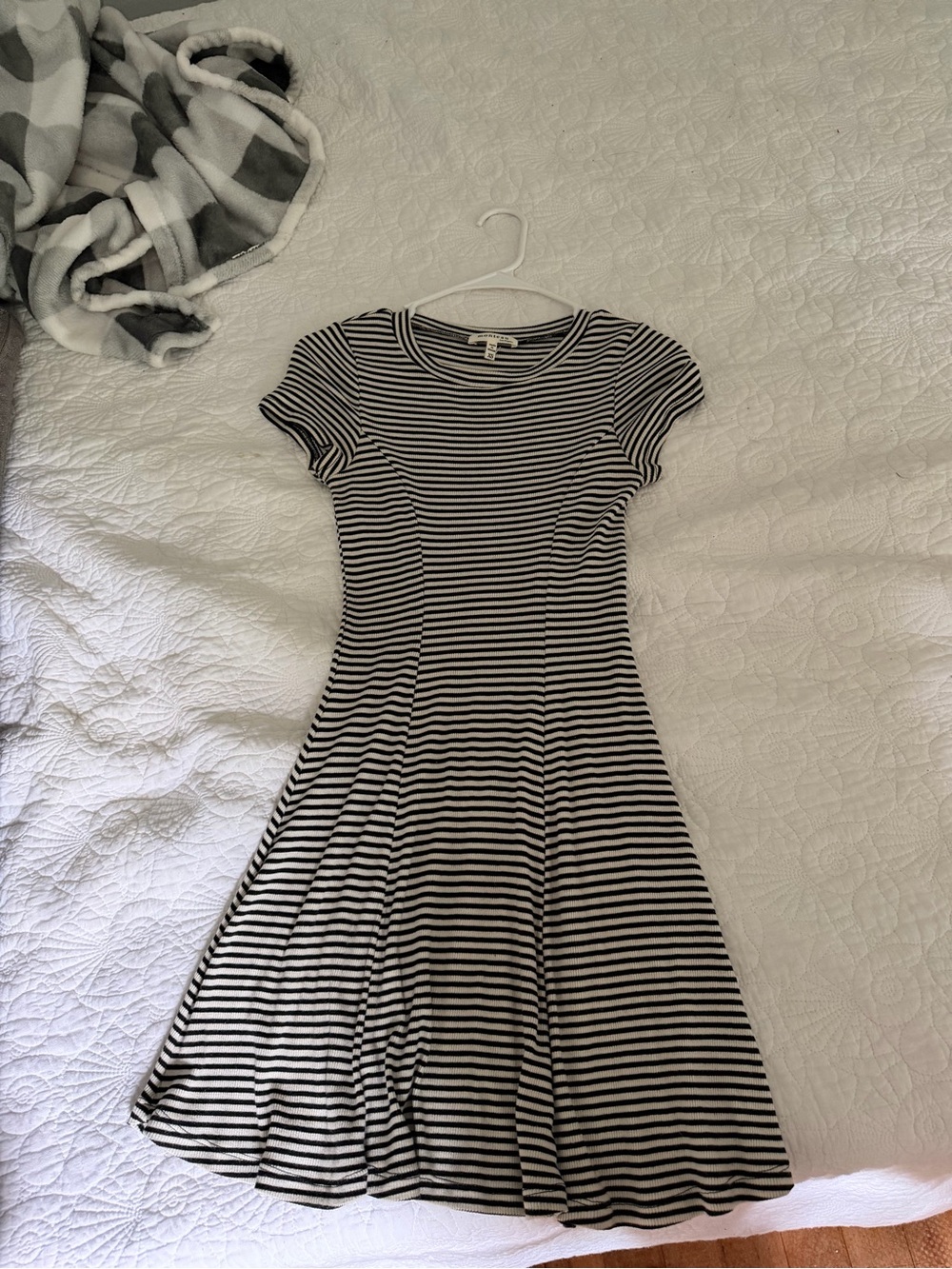 Crew neckline striped sweater label